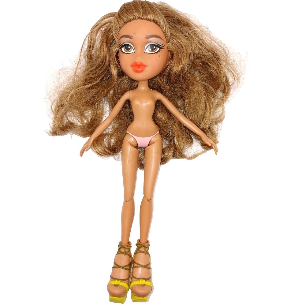Bratz Study Abroad Yasmin Doll Brazil 2015 Nude with Original Shoes Orange Lips